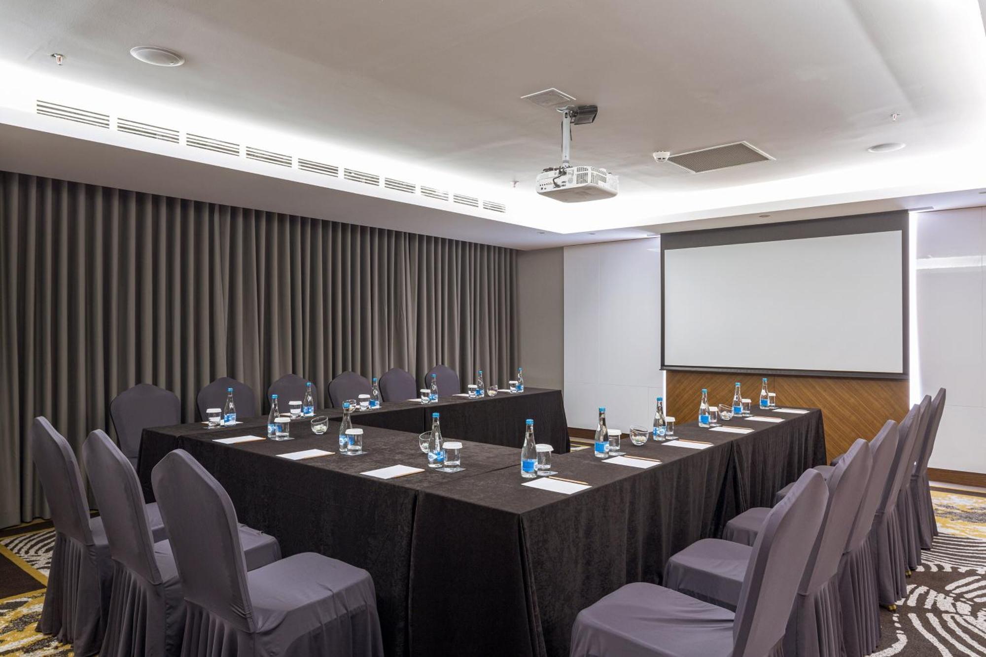 Sheraton Bishkek Ngoại thất bức ảnh