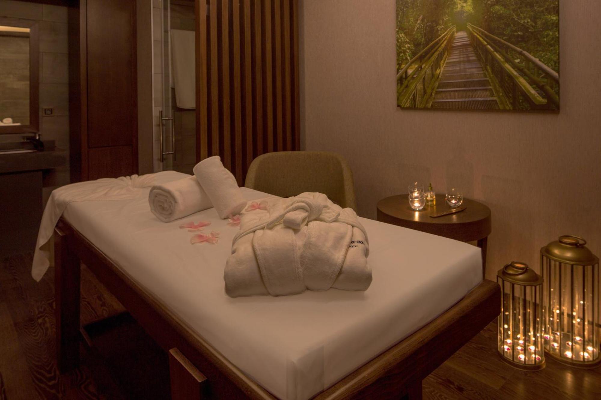 Sheraton Bishkek Ngoại thất bức ảnh