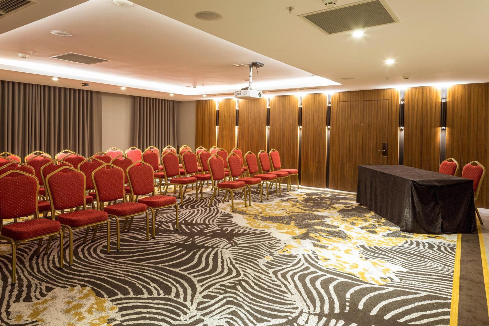 Sheraton Bishkek Ngoại thất bức ảnh